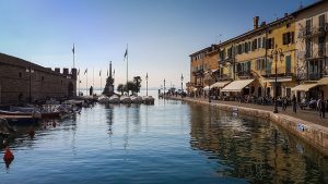 Lazise promenade