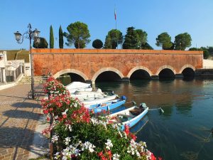 Peschiera del Garda promenade