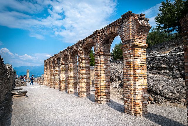 Grothes of Catullus Sirmione